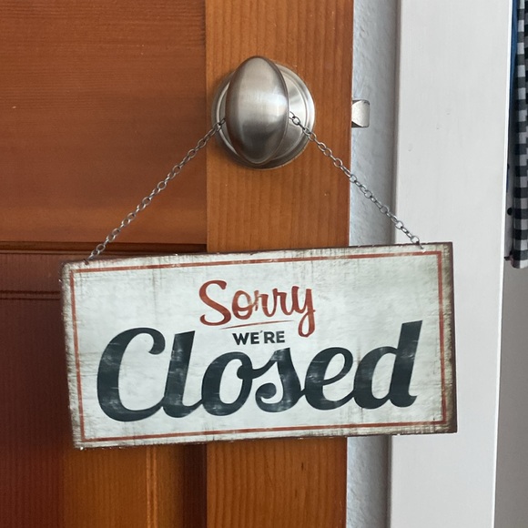 Open/Closed Rustic Chain Sign - Picture 2 of 2